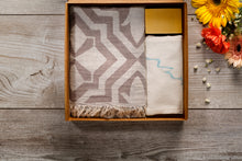 Load image into Gallery viewer, Beauty box tulip taupe