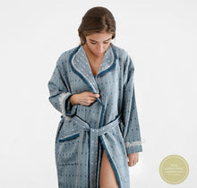 Lade das Bild in den Galerie-Viewer, Bademantel aus Bambus in Luftwaffenblau