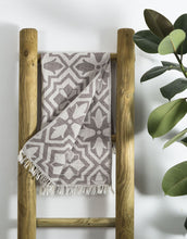 Lade das Bild in den Galerie-Viewer, Geschenkidee: Set aus 2 Handtüchern im Tulpen-Motiv, Taupe