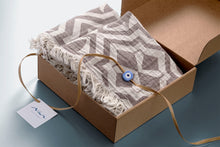 Lade das Bild in den Galerie-Viewer, Geschenkidee: Set aus 2 Handtüchern im Tulpen-Motiv, Taupe