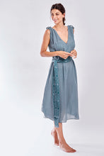 Carica l'immagine nel visualizzatore di Gallery, Tunica in mussola con cintura stampata verde petrolio