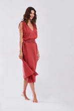 Carica l'immagine nel visualizzatore di Gallery, Tunica in mussola con cintura stampata rosso marsala