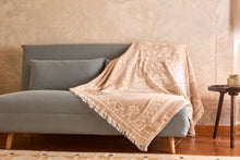 Lade das Bild in den Galerie-Viewer, Baumwolldecke aus Jacquard mit Ethno-Design
