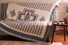 Lade das Bild in den Galerie-Viewer, Baumwolldecke aus Jacquard mit geometrischem Muster
