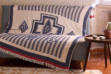Lade das Bild in den Galerie-Viewer, Baumwolldecke aus Jacquard mit geometrischem Muster
