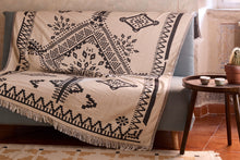 Lade das Bild in den Galerie-Viewer, Baumwolldecke aus Jacquard mit Ethno-Design
