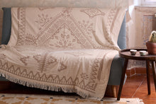 Lade das Bild in den Galerie-Viewer, Baumwolldecke aus Jacquard mit Ethno-Design
