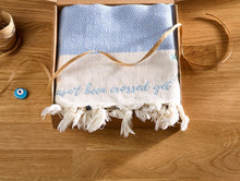 Load image into Gallery viewer, Idea regalo telo boho baudelaire azzurro chiaro
