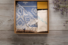 Load image into Gallery viewer, Beauty box kilim light blue
