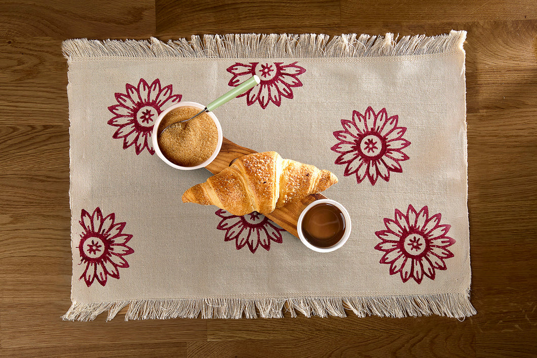 Handbedrucktes Baumwoll-Platzset mit liebevoll gestaltetem Blumenmotiv