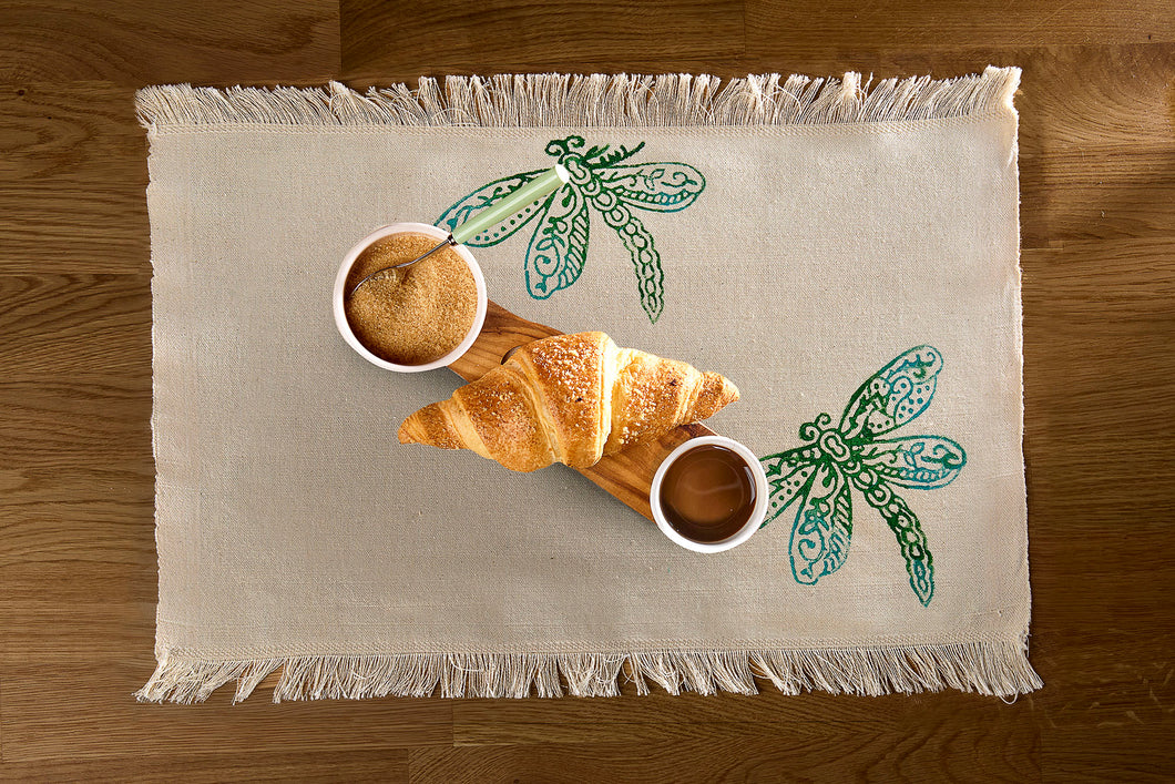 Handbedrucktes Baumwoll-Platzset mit liebevoll gestaltetem Libellenmotiv