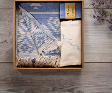 Load image into Gallery viewer, Beauty box kilim light blue
