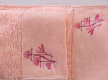 Carica l&#39;immagine nel visualizzatore di Gallery, Box coppia asciugamani in bamboo ricamati FIORE ORIENTALE
