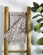 Load image into Gallery viewer, Cotton towels with tulip motif
